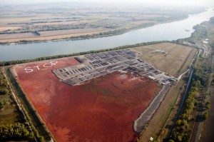 Demonstráció a greenpeace akciója almásfüzitõn