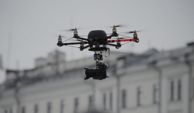 Drónokkal kísérletező újságírók