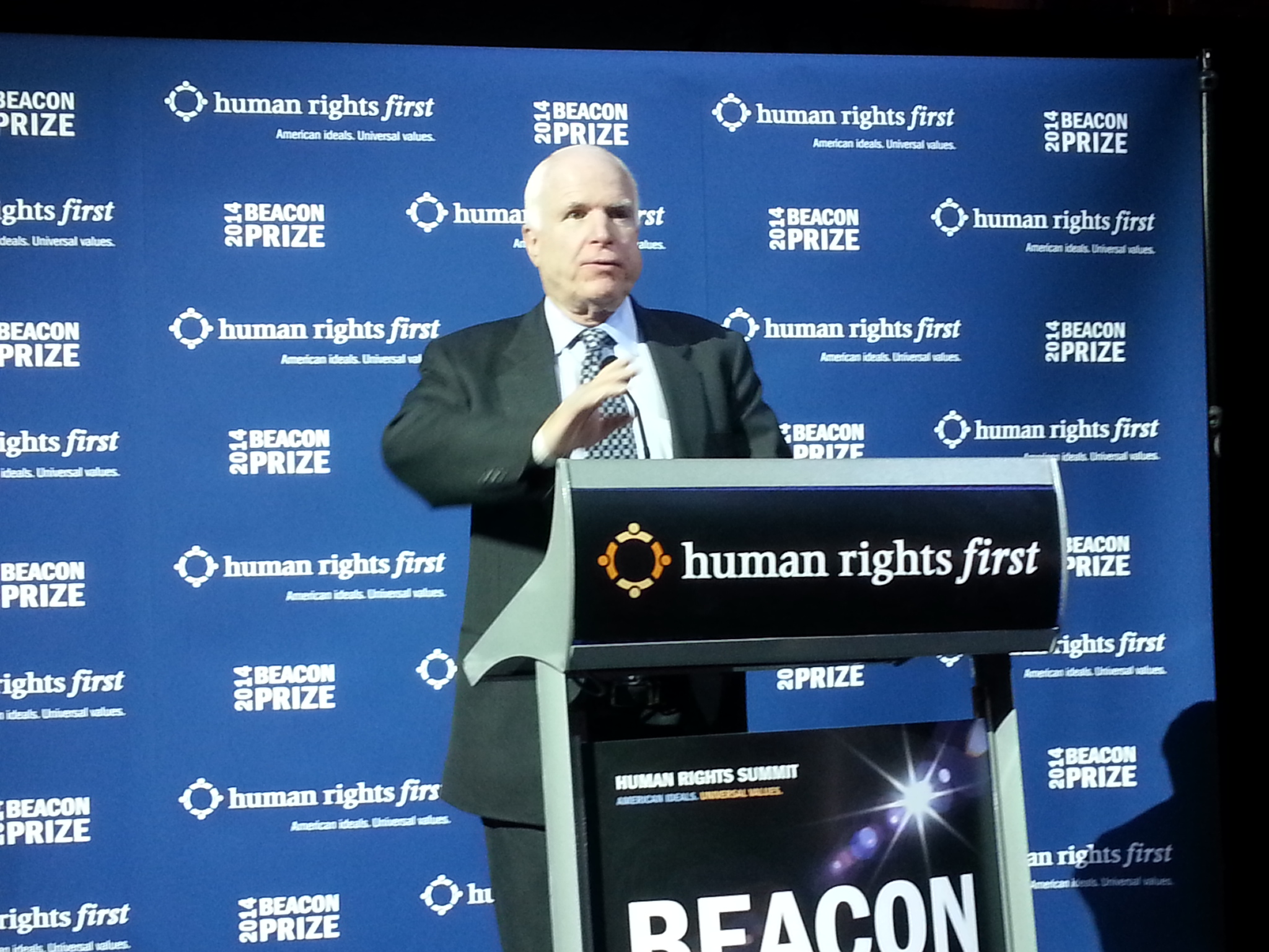 Amerikai kotta: a CIA, John McCain szenátor és a Human Rights First igaz története