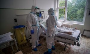 A járvány egy egyébként is megroppant magyar egészségügyet ért el, nem bírja az ellátórendszer