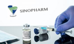 „Csak annyit szeretnék, hogy védett legyek” – harmadik vakcináért küzdenek a Sinopharmmal oltottak