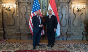 Míg az ellenzék tüntetett, az amerikai nagykövet a Vidi-Fradi meccset nézte Orbánnal vasárnap