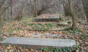 Huzavona egy szellemen – Polgárdi nem adja az Andrássy-síremléket