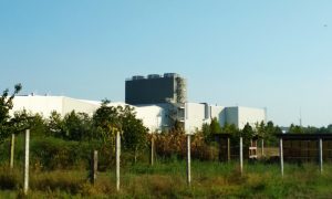 Engedély nélküli építkezés, letarolt erdő, gyorsított kisajátítás: nő az elégedetlenség Gödön a Samsung-gyár miatt