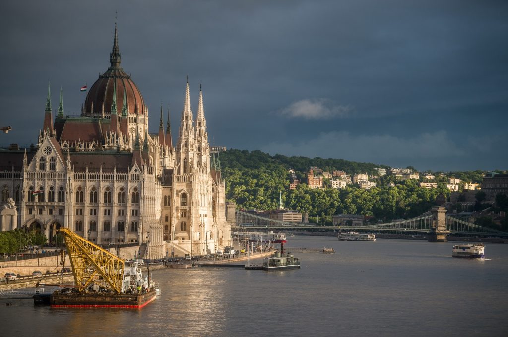 Dunai Hajóbaleset Az Elsüllyedt Turistahajót Vizsgálják