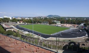 A becsült árnál 1,1 milliárd forinttal drágábban újítják fel az egri stadiont