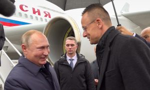 A hanyatló Nyugat országai által delegált külföldi tudósítók nem vehetnek részt a Putyin-látogatás sajtótájékoztatóján
