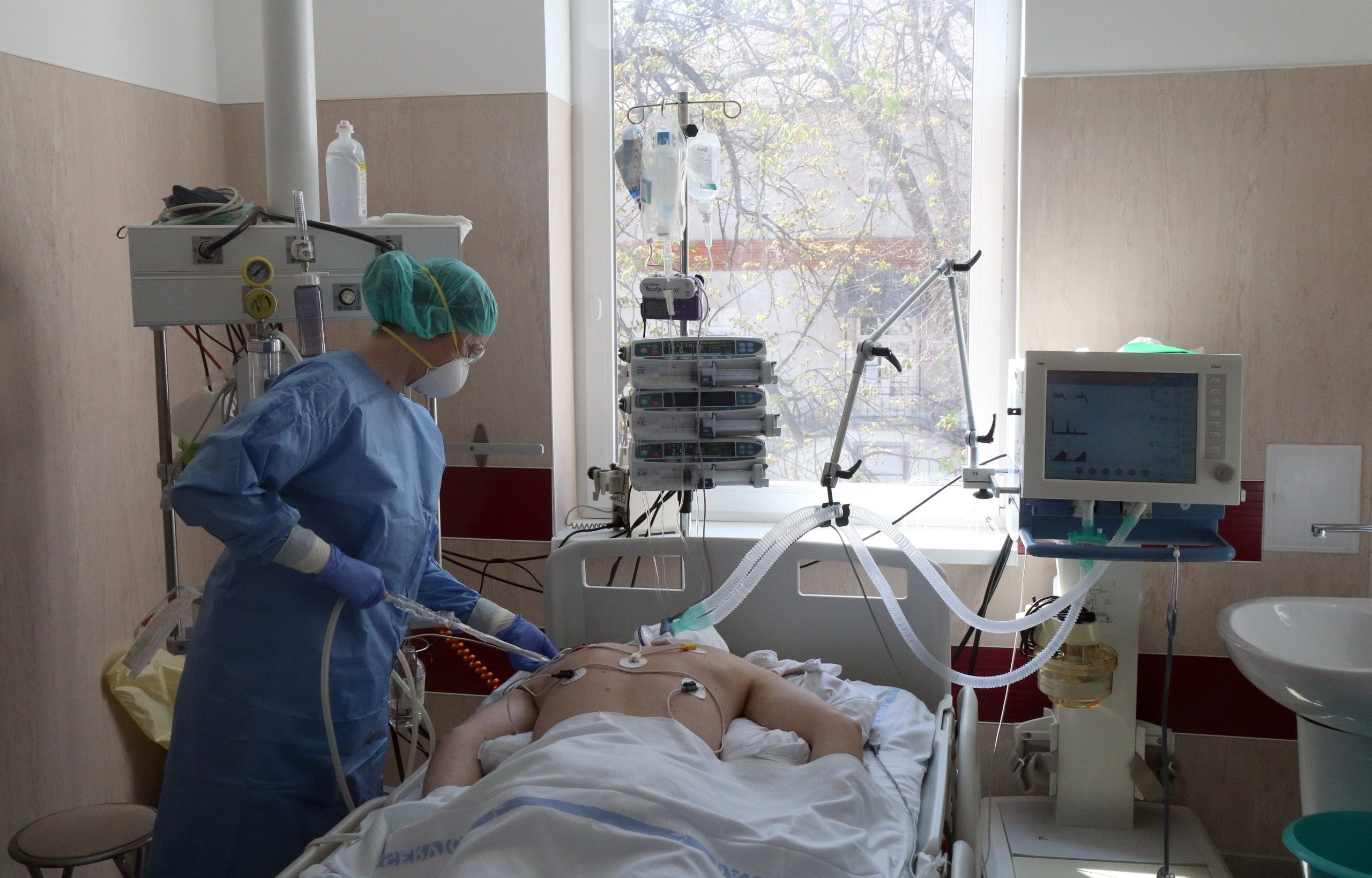 Letagadta a 10 milliárd forintért beszerzett lélegeztetőgépek karbantartására kötött szerződést a kórházi főigazgatóság...