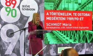 Schmidt Mária alapítványa ötezer pedagógusnak tart továbbképzést a rendszerváltásról