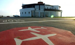 Furcsa cég veheti meg a taszári repteret, módosítják a Balatoni Bringakör egy részét