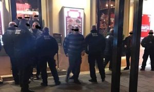 Megszüntette a nyomozást a rendőrség a belvárosi éttermet visszafoglaló kopaszok ügyében