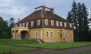 Tovább ömlik a közpénz Lévai Anikó erdélyi barátainak kastélyára