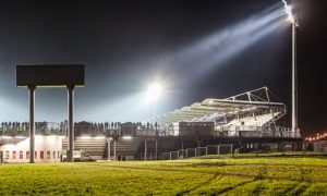 95,5 millióért világítják ki a székesfehérvári sportpályákat
