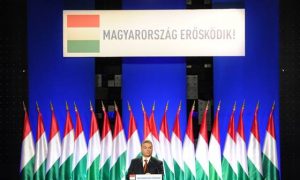 Így nevetett Orbán a saját viccein, amikor senki se!