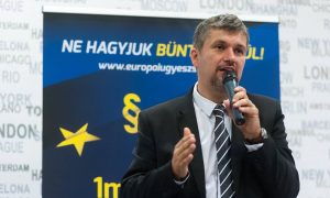 Hadházy: fideszes képviselő, parlamenti alelnök és volt miniszter is érintett Simonka ügyében