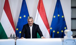 Orbán Viktor fizetése 50 forinttal csökkent, a NER-közeli cégek viszont milliárdokat kaszáltak