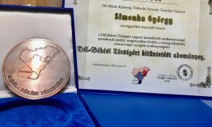 Simonka Györgyöt kitüntették, Mészáros Lőrinc Romániában terjeszkedik