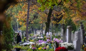 Újraporítással sarcolja a gyászolókat a Budapesti Temetkezési Intézet