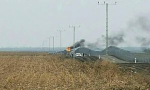 Mécsest gyújtott a rendőr a déli határon, leégett a szolgálati magasles