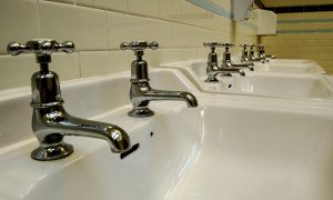 Egyházi lakásügynökség és az ivóvízhálózat államosítása a láthatáron
