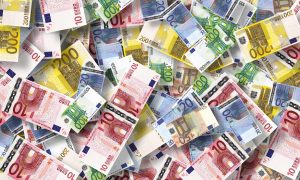 Közel a 400 forintos euró, Orbánék irányítják az állami hírügynökséget
