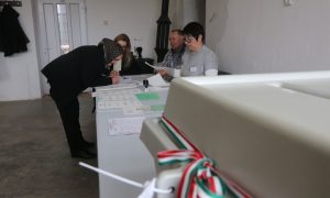 Büntetlen csalások, ellenőrizhetetlen levélszavazatok – így látták a nemzetközi megfigyelők a magyar választásokat