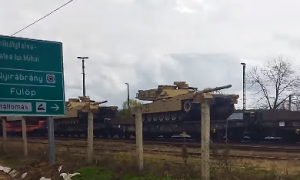 Amerikai tankszállítmányt videóztak a Tiszántúlon egy vasúti szerelvényen
