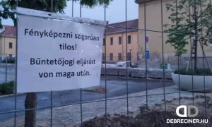 Közterületen tiltották a fotózást Debrecenben, masszív csendháborítás Kaposváron