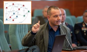 Letagadott rokonság: ismét perrel fenyegetőzik a büdöskommunistázó fideszes politikus
