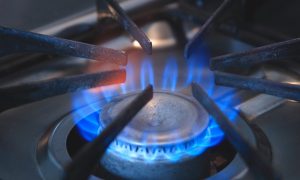 Hitelből vesz plusz orosz gázt a kormány, 52 százalékos fizetésemelés 16 államtitkárnak
