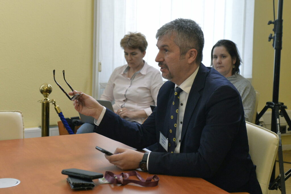 HADHÁZY Ákos