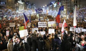 Az ellenzéki pártok közös prágai fellépésével folytatódott a Babiš elleni országos tiltakozás Csehországban