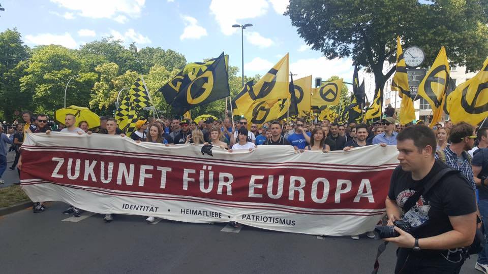 Kb. ezren vettek részt a német identitáriusok berlini tüntetésén június 17-én, infó és kép forrása: Facebook, GI