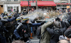 A francia állam „összekeveri és összemossa a civil mozgalmakat a terroristákkal”