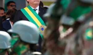 Bolsonaro náthácskának nevezte a koronavírus-járványt, válságkezelése a bukásához vezethet