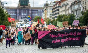 Balról is kapnak kritikát a melegfelvonulások  - ismerjék meg a cseh Alt*Pride mozgalmat!