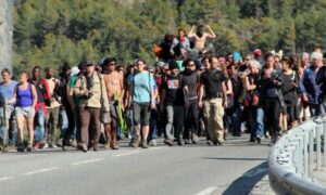 Börtönbüntetésre ítélték a menekültekkel szolidáris tüntetőket a francia-olasz határon