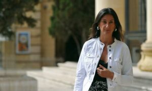 Autóba rejtett bombával gyilkolták meg Málta legismertebb tényfeltáró újságíróját