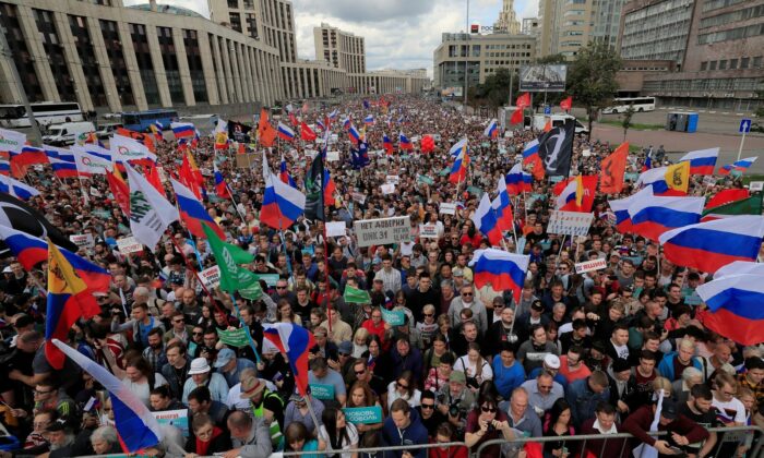People Take Part In A Rally In Support Of Independent Candidates For Elections To the Capital's Regional Parliament In moscow
