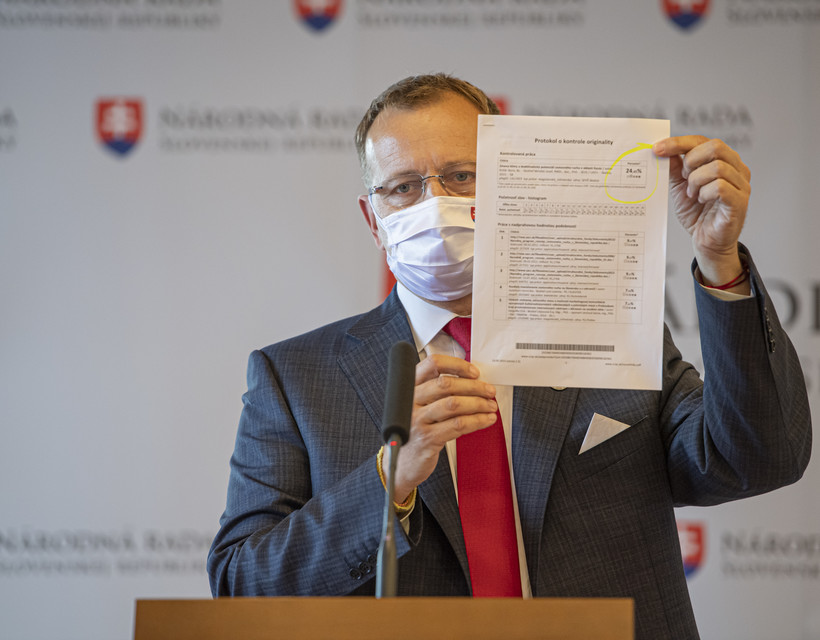 Boris Kollár elutasítja azokat az állításokat, amelyek szerint a diplomamunkája plágium, mivel az eredetvizsgálat csak 24 százalékos szövegegyezést talált dolgozatában. Kép forrása: Új szó.