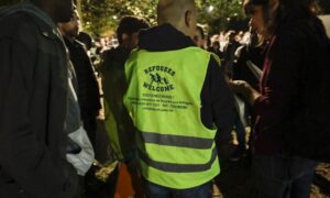 Brüsszelben gyanútlan polgárok hajtják végre a Soros-tervet: ők nyújtanak menedéket a hidegben a menekülteknek