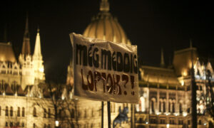 Ma mutyi, holnap dutyi - megint a korrupció ellen tüntettek Budapesten