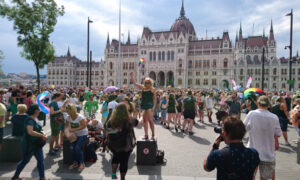 Kordonok nélkül vonult a Pride a szabadságért Budapesten