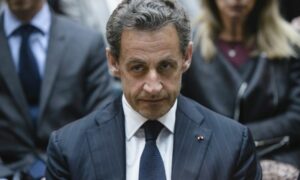 Nicolas Sarkozy őrizetben