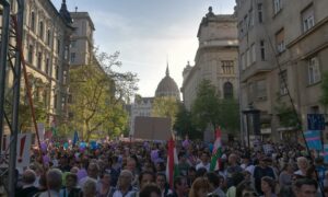 Újabb tömegtüntetés volt a demokráciáért Budapesten – élő helyszíni videók