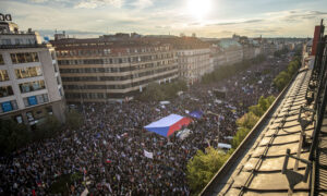 Kormányellenes tömegtüntetések árnyékában fut neki az EP-választásnak Csehország
