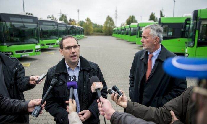 Kúrián a pécsi buszper, késő fizetések miatt perelnek balmazújvárosi óvodai dolgozók