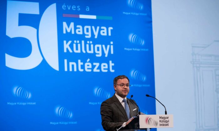 1,4 milliárdért újítják fel az Orbán Balázs alá tartozó Magyar Külügyi Intézet villáját