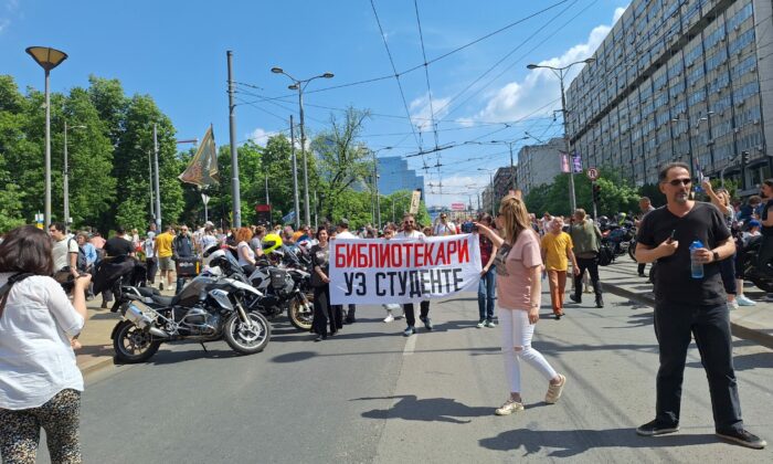 Parlamenti választásokat követelnek a szerbiai egyetemisták