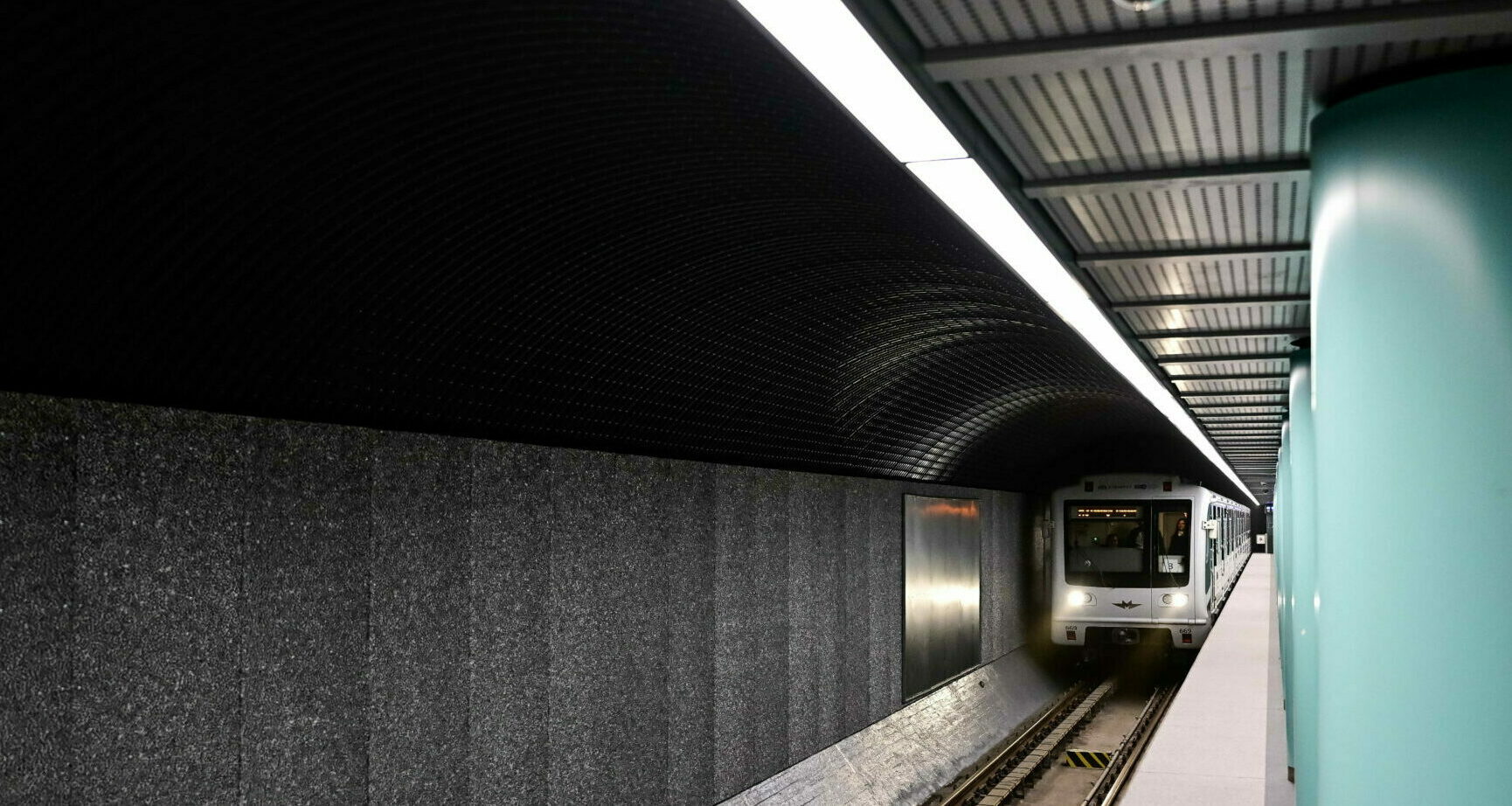 Átadták az m3 as metróvonal felújított arany jános utcai ?